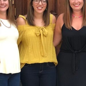 Cold shoulder bow top